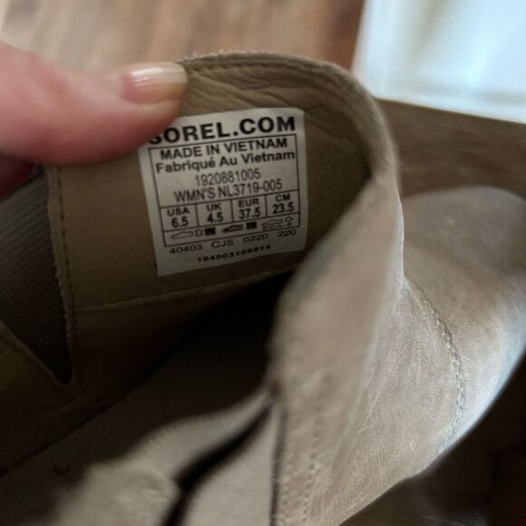 - Sorel Women’s Emelie™ III Chelsea Waterproof taupe worn once - Picture 7 of 9